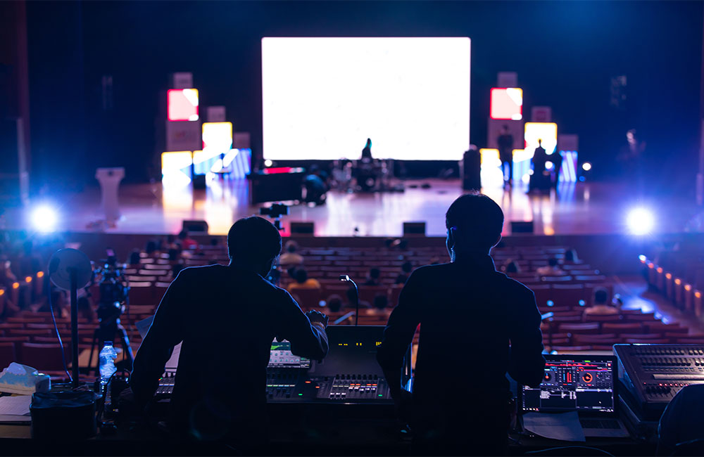 in person event with dim lighting for a blog about onsite event technology solutions